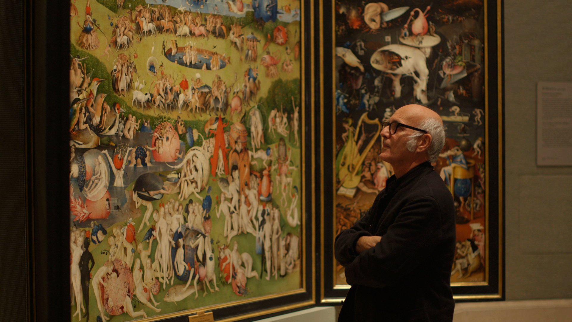 Ludovico Einaudi di fronte all'opera di Bosch