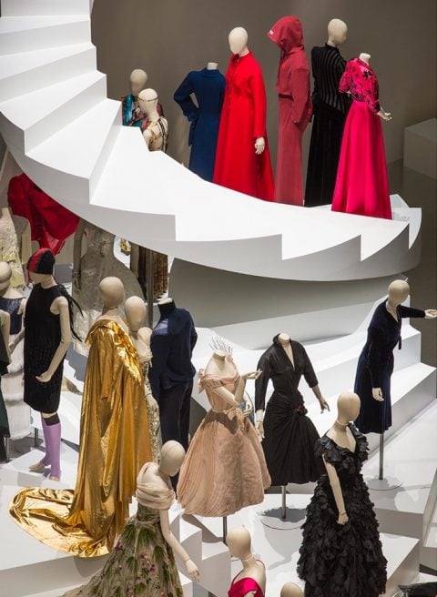 Fashion Forward, 3 siècles de mode (1715-2016) – installation view at Les Arts Décoratifs, Parigi 2016 – photo Luc Boegly