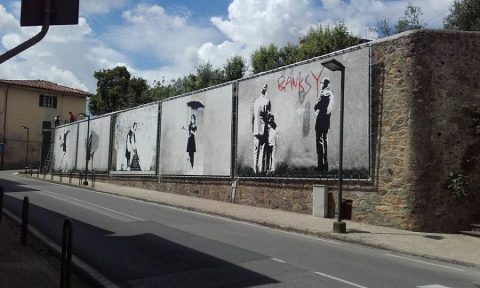 I pannelli dedicati a Banksy, a Cascine di Buti