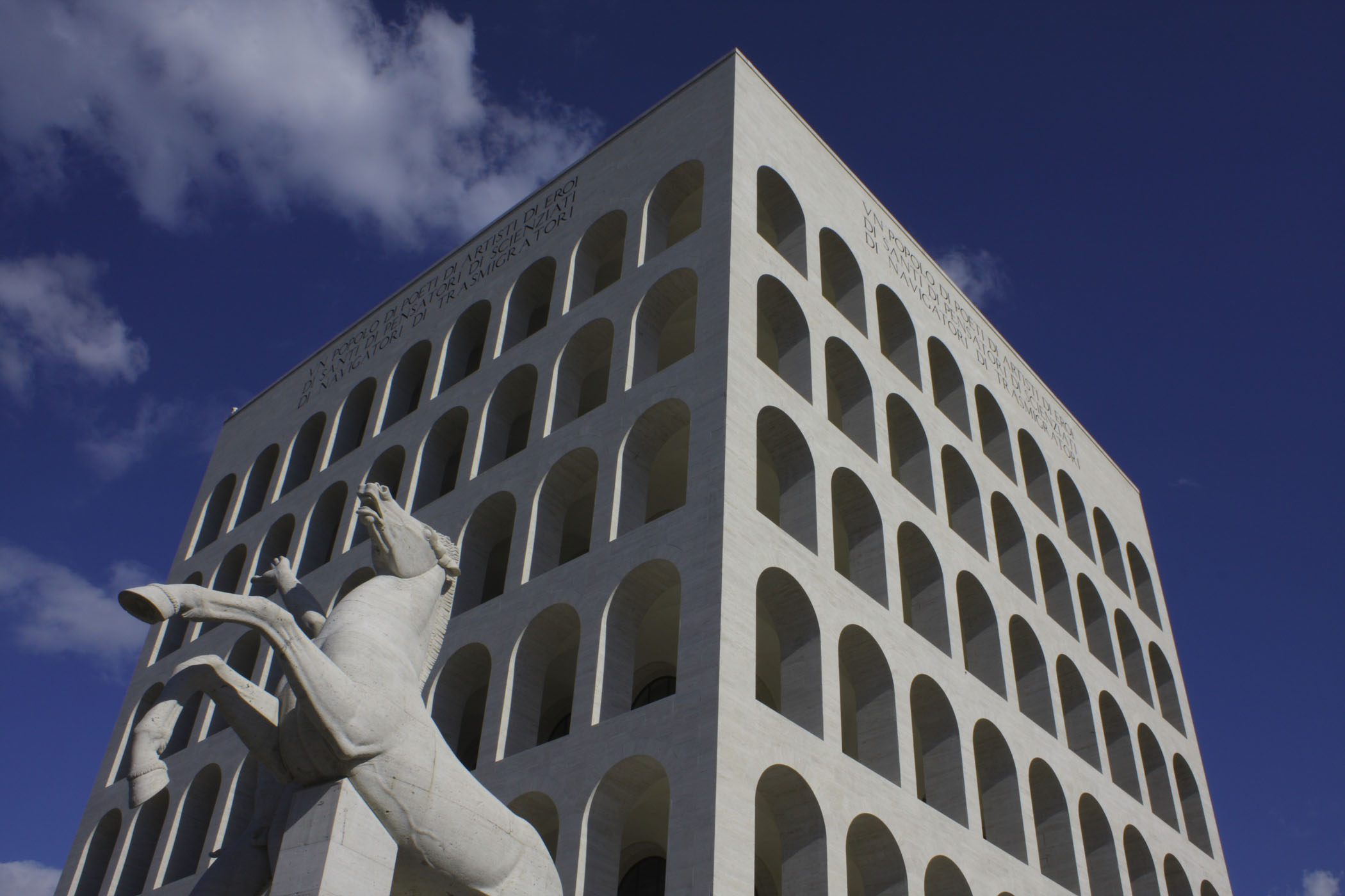 Il Colosseo Quadrato foto Bruno by Flickr Videocittà: presentato il “Fuori Salone” del cinema romano, ideato da Francesco Rutelli