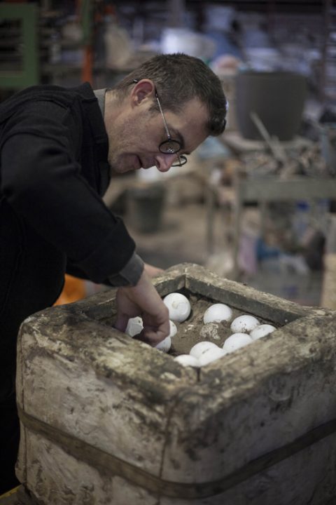 Loris Cecchini al lavoro per Sculture in Città