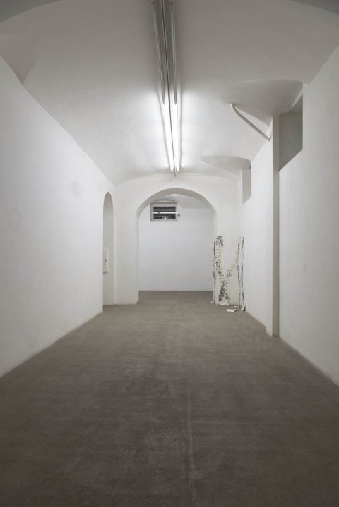 Michael Dean - Stamen Papers - installation view at Fondazione Giuliani, Roma 2016 - photo Giorgio Benni