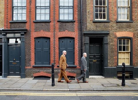 Gilbert & George a passeggio nel quartiere di Spitalfield