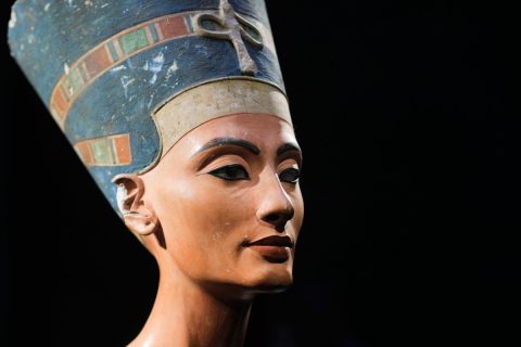 Il busto della Regina Nefertiti, conservato a Berlino