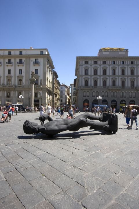 Il David nero in Piazza della Repubblica, a Firenze - foto Serge Domingie