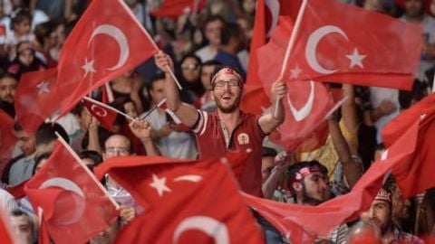 Gli ultras dell'Islam a Istanbul 