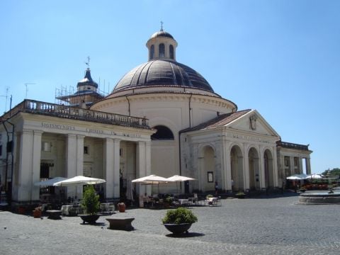 Collegiata di Santa Maria Assunta ad Ariccia progettata da Gian Lorenzo Bernini