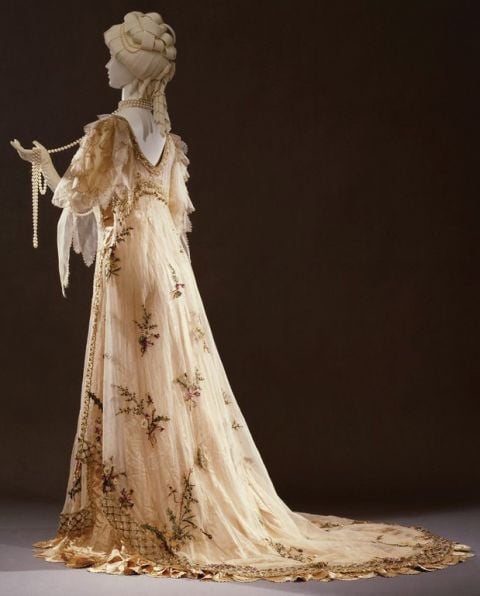Rosa Genoni, Abito da ballo ispirato alla Primavera del Botticelli, 1906 - Galleria del Costume Palazzo Pitti Firenze