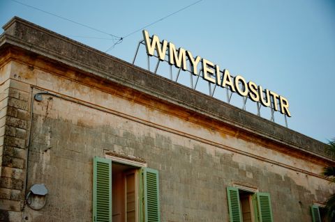 Shilpa Gupta, My East Is Your West - photo Uli Weber - installation view per Capo d’Arte 2016 a Palazzo Daniele, Corso Umberto I, Gagliano del Capo