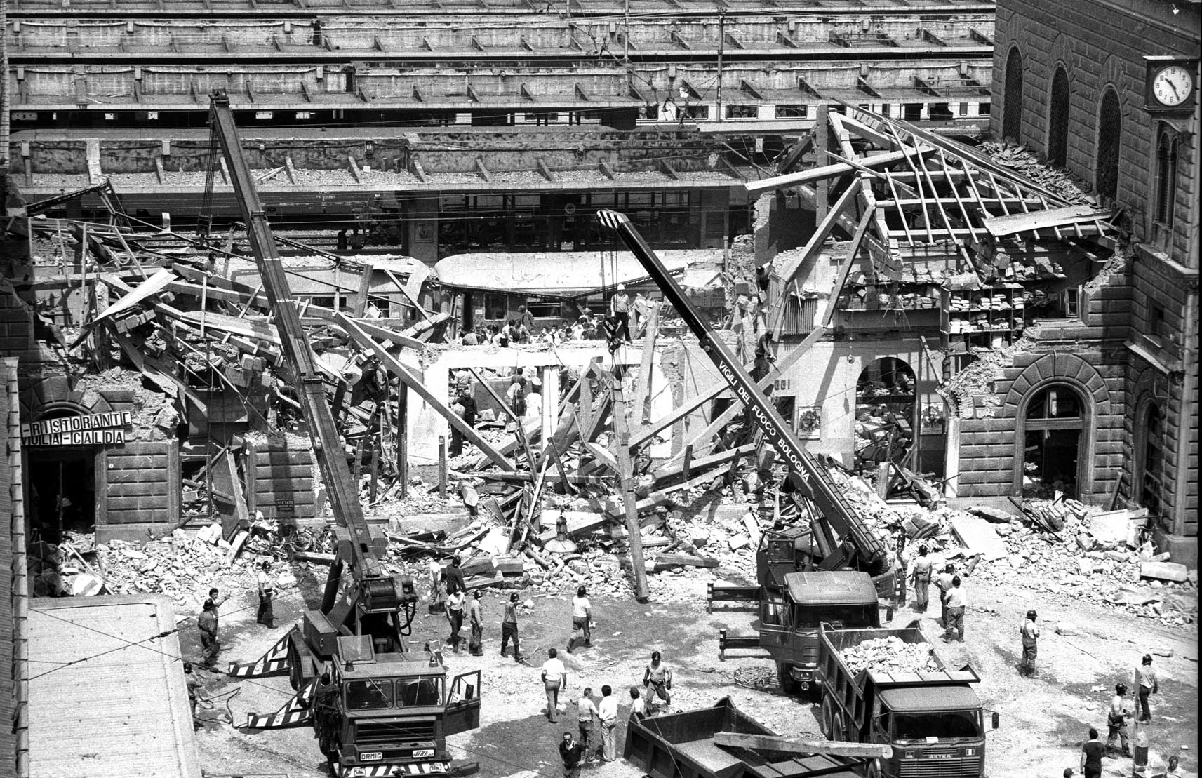 La Stazione di Bologna, il 2 agosto del 1980 poco dopo lo scoppio della bomba