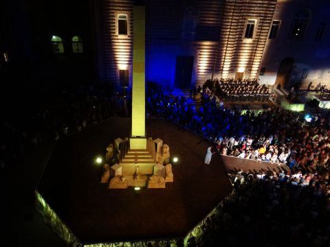 Franco Dragone, Il volo dell'aquila - Piazza Federico II, Jesi 2016 - photo Adriana Argalia