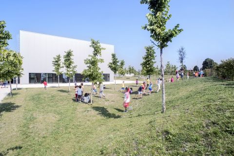 carlorattiassociati srl, Walter Nicolino & Carlo Ratti, The Learning Garden, ampliamento del polo scolastico di Cavezzo (Modena) - photo Daniele Iodice  