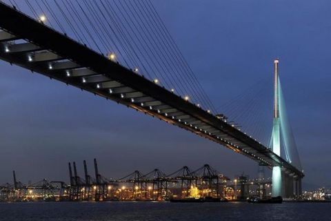 Lo Stonecutters Bridge, a Hong Kong