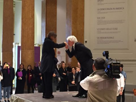 Ninetto Davoli in performance per Marcello Maloberti alla Quadriennale di Roma