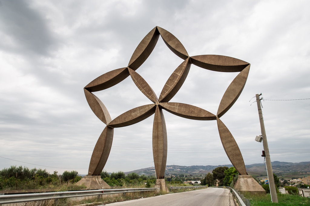 La Stella di Pietro Consagra a Gibellina Nuova, foto Felipe Garcia by Flickr