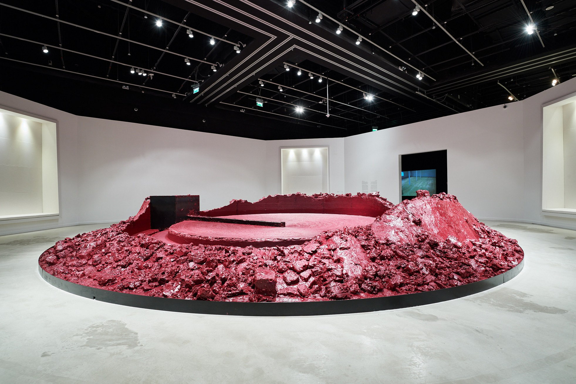 Anish Kapoor al Guggenheim di Abu Dhabi per The Creative Act Performance, Process, Presence, 2017