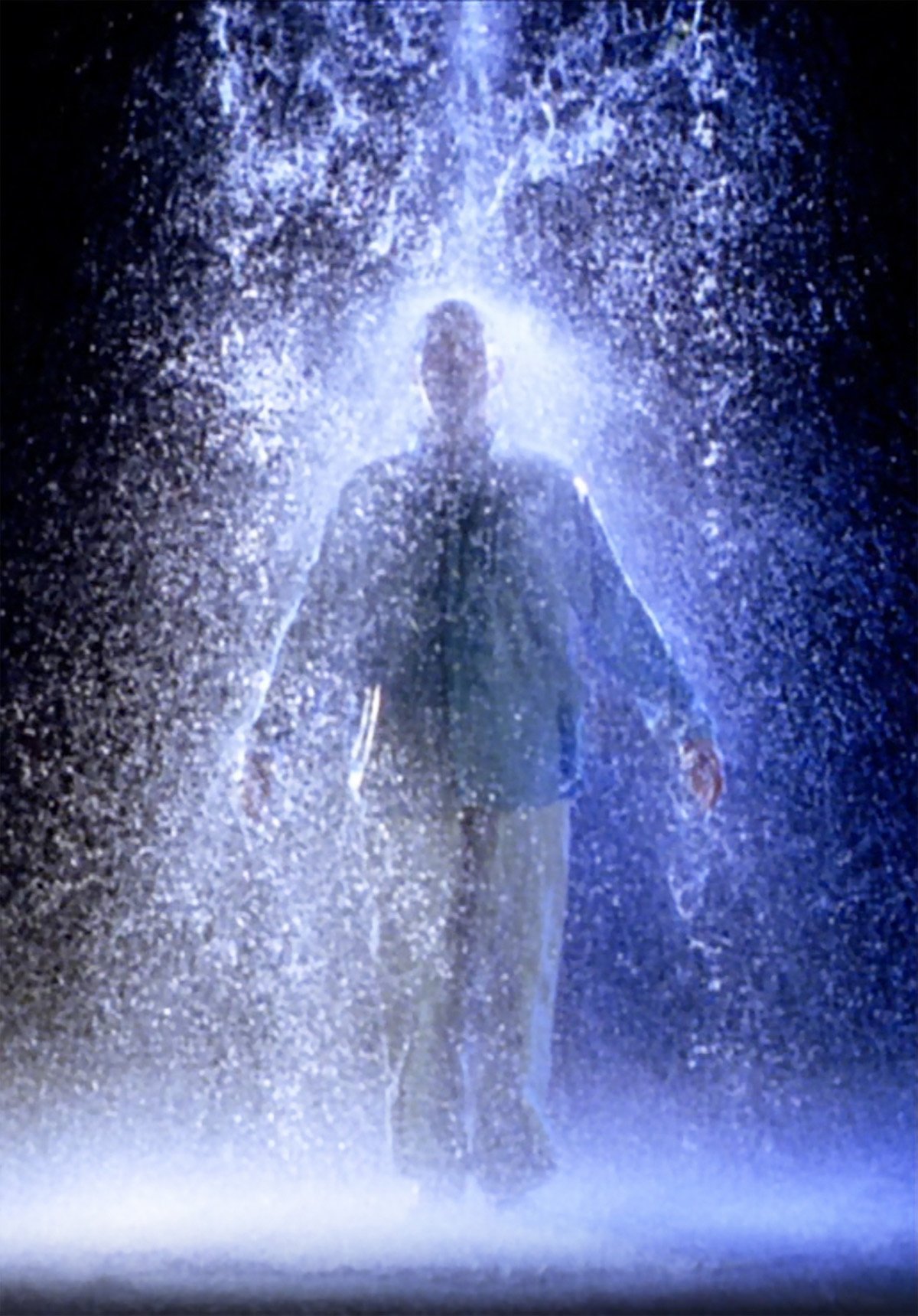 Bill Viola, The Crossing, 1996, 10’57’’. Installazione video-audio. Interprete Phil Esposito. Courtesy Bill Viola Studio