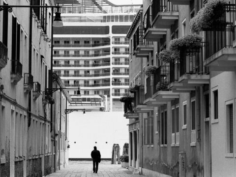 Gianni Berengo Gardin, Venezia, 2013-2015. Davanti alle Zattere, nel Canale della Giudecca © Gianni Berengo GardinCourtesy Fondazione Forma per la Fotografia (1200x902)