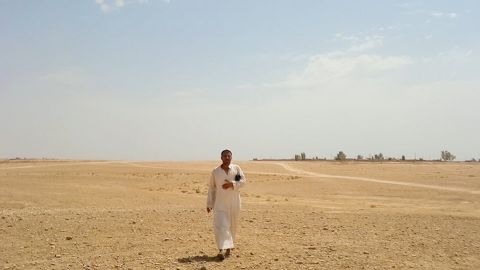 Nowhere to Hide di Zaradasht Ahmed_Nori-in-Desert