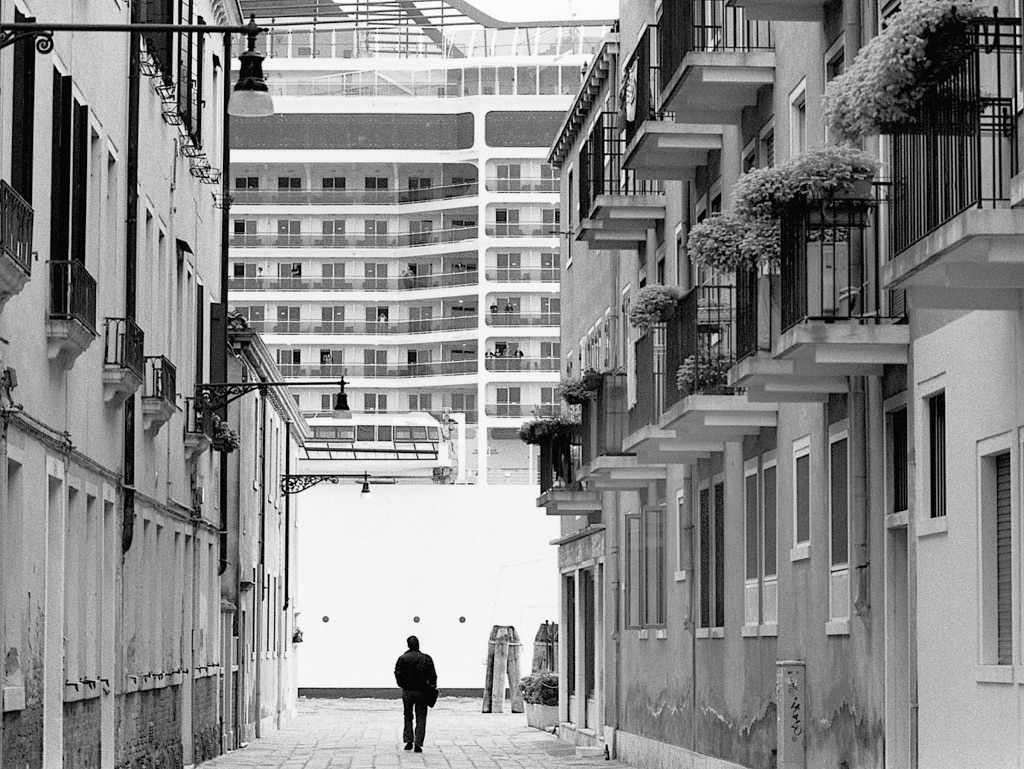 Gianni Berengo Gardin, Venezia, 2013-15. Davanti alle Zattere, nel Canale della Giudecca © Gianni Berengo Gardin. Courtesy Fondazione Forma per la Fotografia