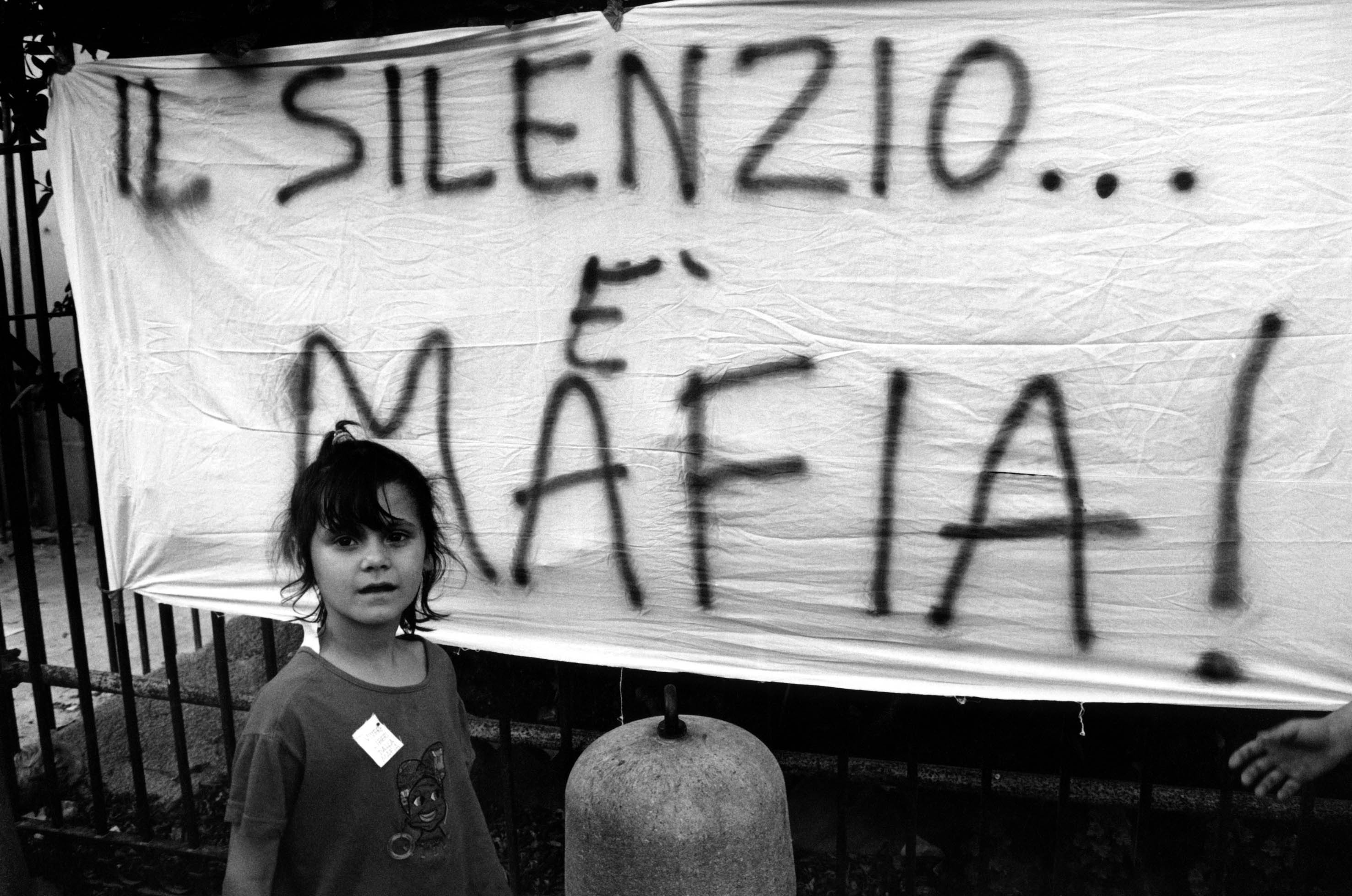 Lenzuoli contro la mafia. Palermo, 1993. © Shobha-Contrasto