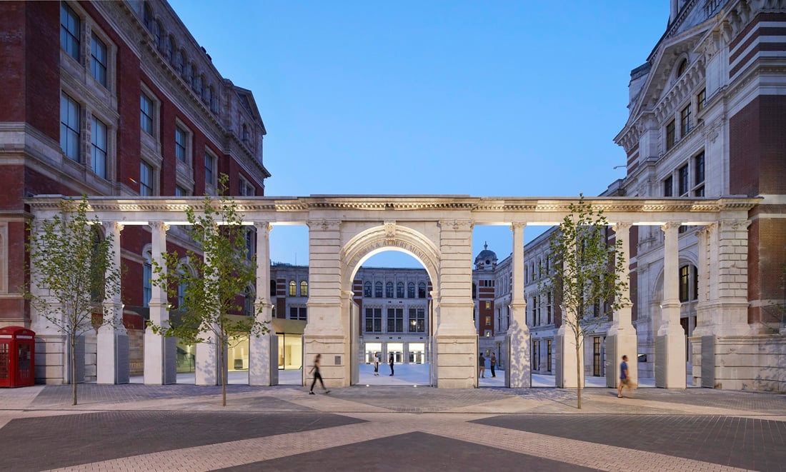 The Aston Webb Screen, the V&A Exhibition Road Quarter, designed by AL_A ©Hufton+Crow
