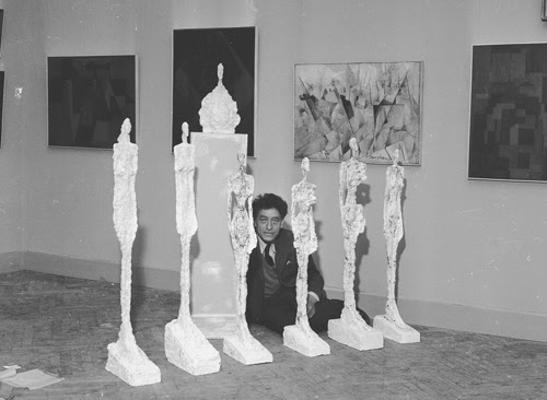 Alberto Giacometti et ses sculptures, Les Femmes de Venise à la Biennale de Venise, 1956. Archives de la Fondation Giacometti 