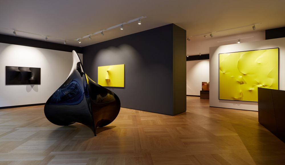 Bonalumi, Sculptures, installation view at Mazzoleni London, 2015, courtesy Mazzoleni London