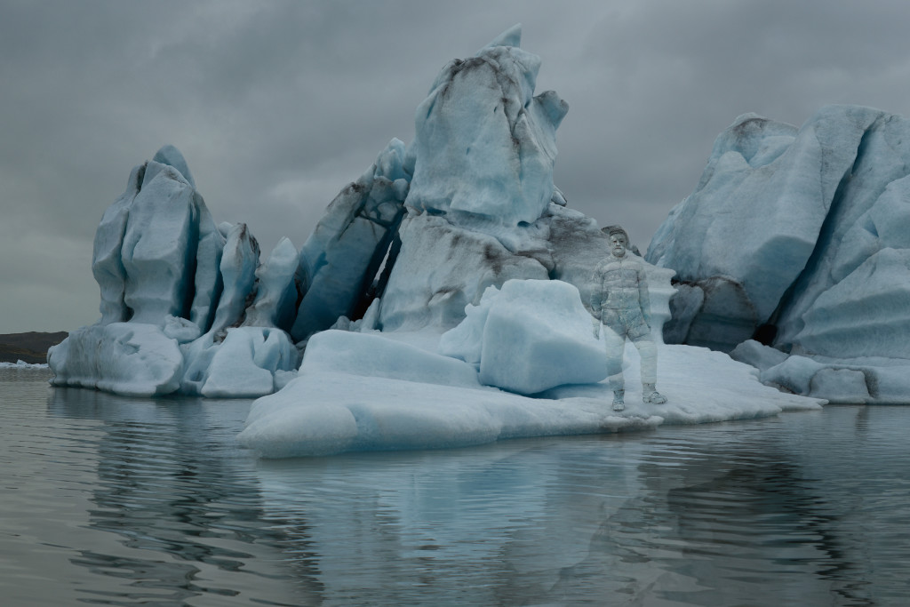 Campagna pubblicitaria Moncler firmata da Liu Bolin e Annie Leibovitz. ©Moncler 