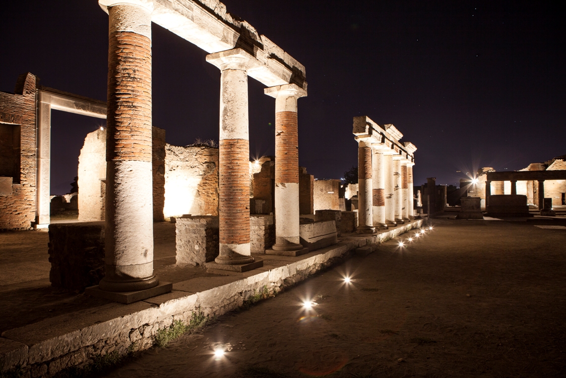 Pompei di notte