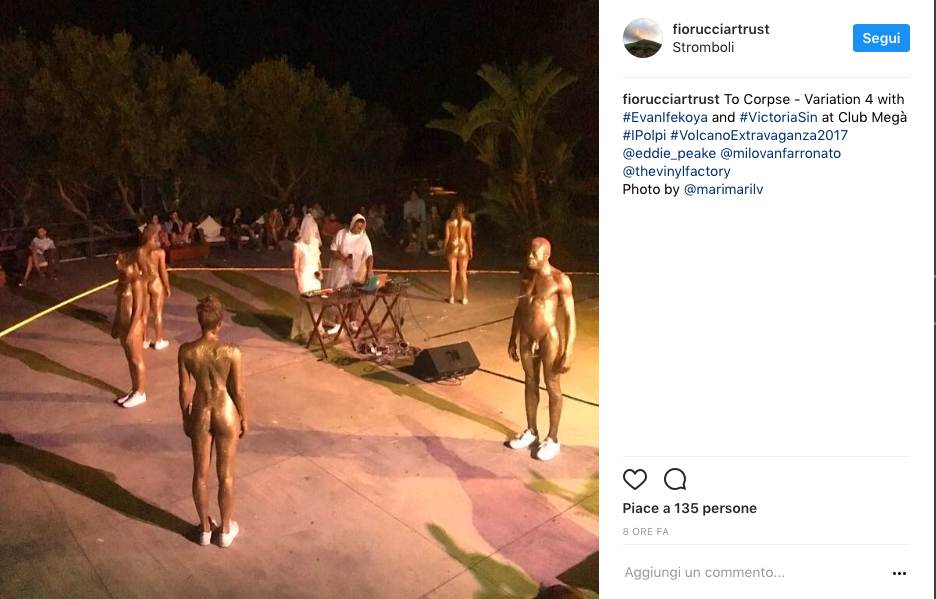 L'instagrammatissima performance di Eddie Peake a Stromboli