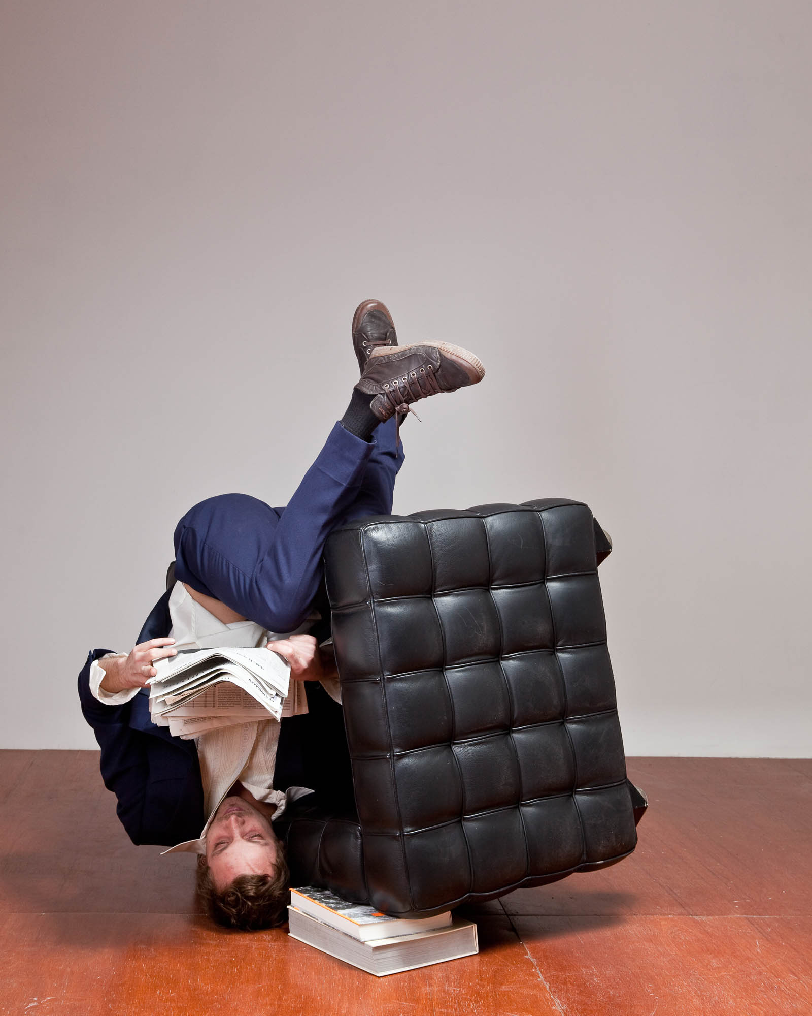 Seeking comfort in an uncomfortable chair. Photo Kristof Vrancken, performer Seppe Baeyens. Courtesy Z33, Hasselt