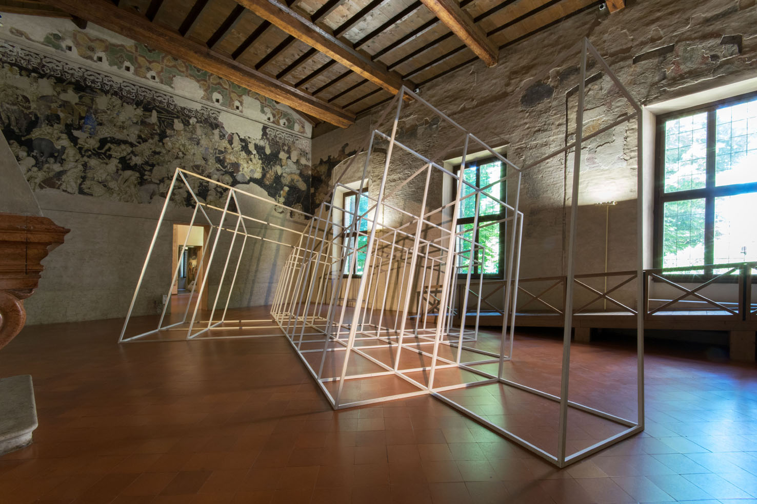 Kaleidoscope (2017), di Paolo Cavinato Legno abete trattato con terra e acrilico, inserti in metallo 