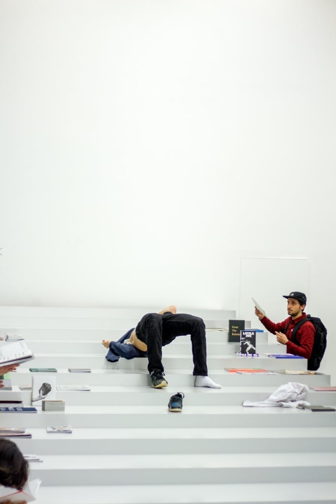 Jacopo Miliani, body oh boy nobody, performance con Jacopo Jenna, Istituto Svizzero, Milano 2016. Courtesy l’artista