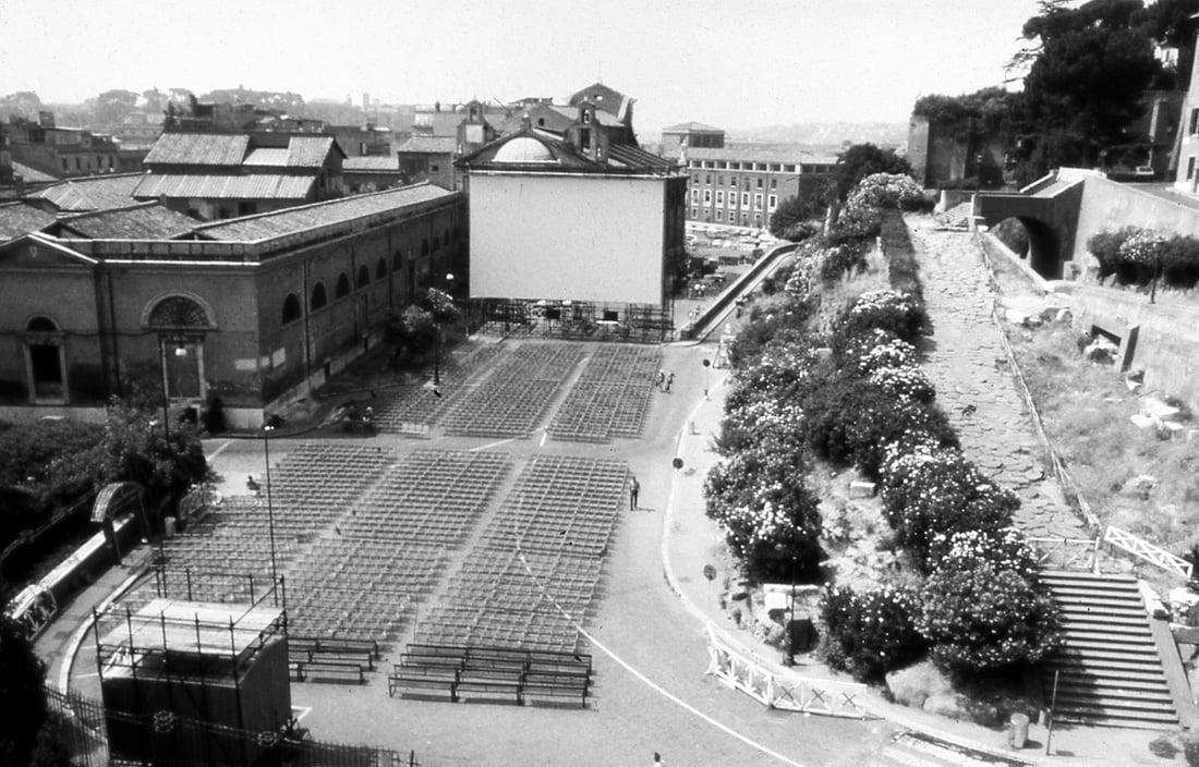 Vista di una delle sale cinematografiche realizzate per Massenzio 80. Archivio Giuseppe De Boni e Ugo Colombari