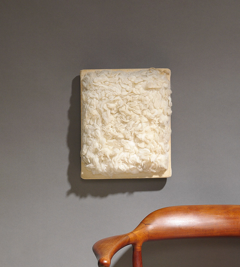 Piero Manzoni, "Achrome", 1961. Doppia firma e data sul retro "Piero Manzoni '61". Fibra naturale montata su una tavola di legno rivestita in tessuto. Dimensioni: 27 x 22 cm. Quotazione: (€ 200.000-270.000). Courtesy: Bruun Rasmussen Auctioneers.