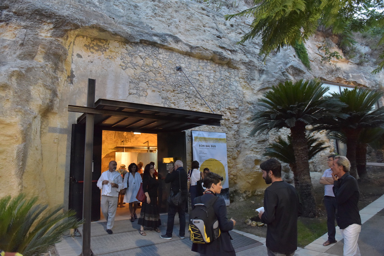 Camposud, entrata dello spazio espositivo CARTEC, Galleria Comunale di Cagliari. Foto di Dietrich Steinmetz