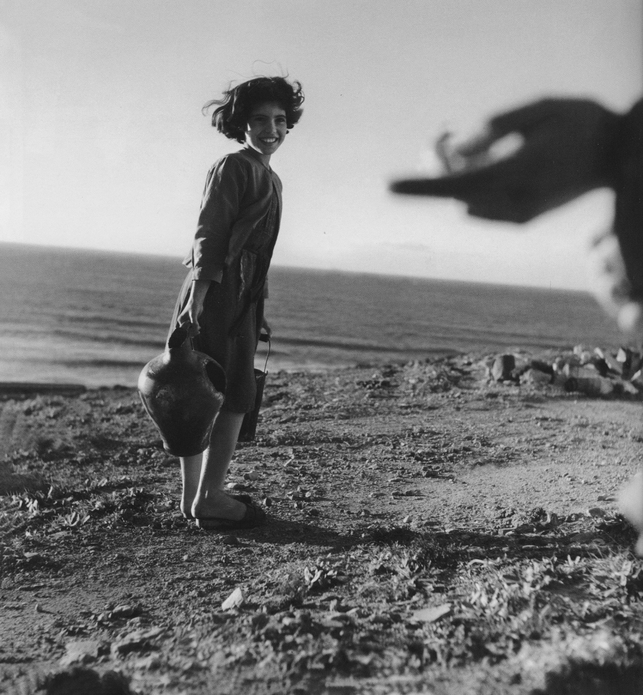 Werner Bischof, Ragazza a Funtana a mare, 1950 © Magnum Photos