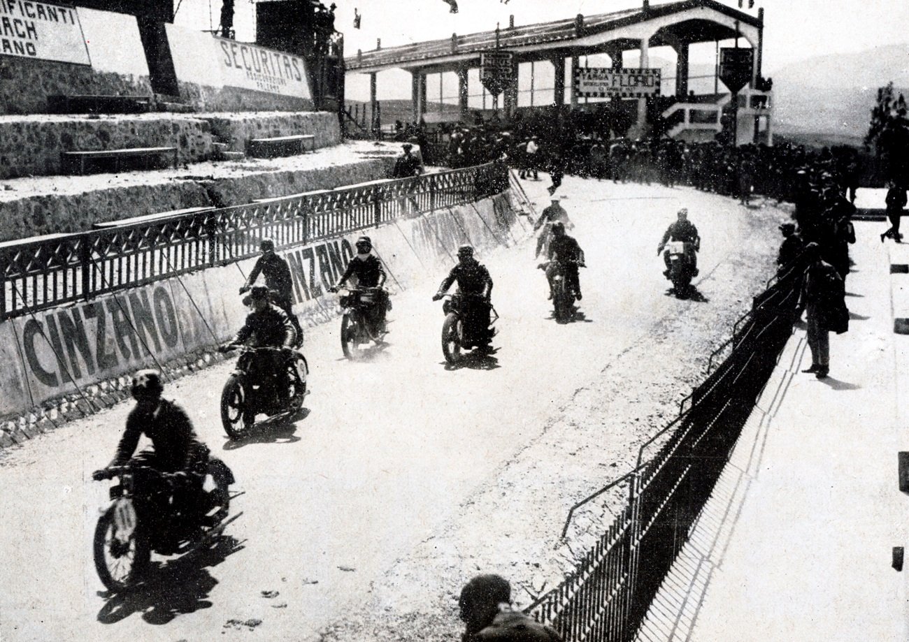 1927, 8 Targa Florio Motociclistica, Partenza dei concorrenti (cat. 500 cilindrata)