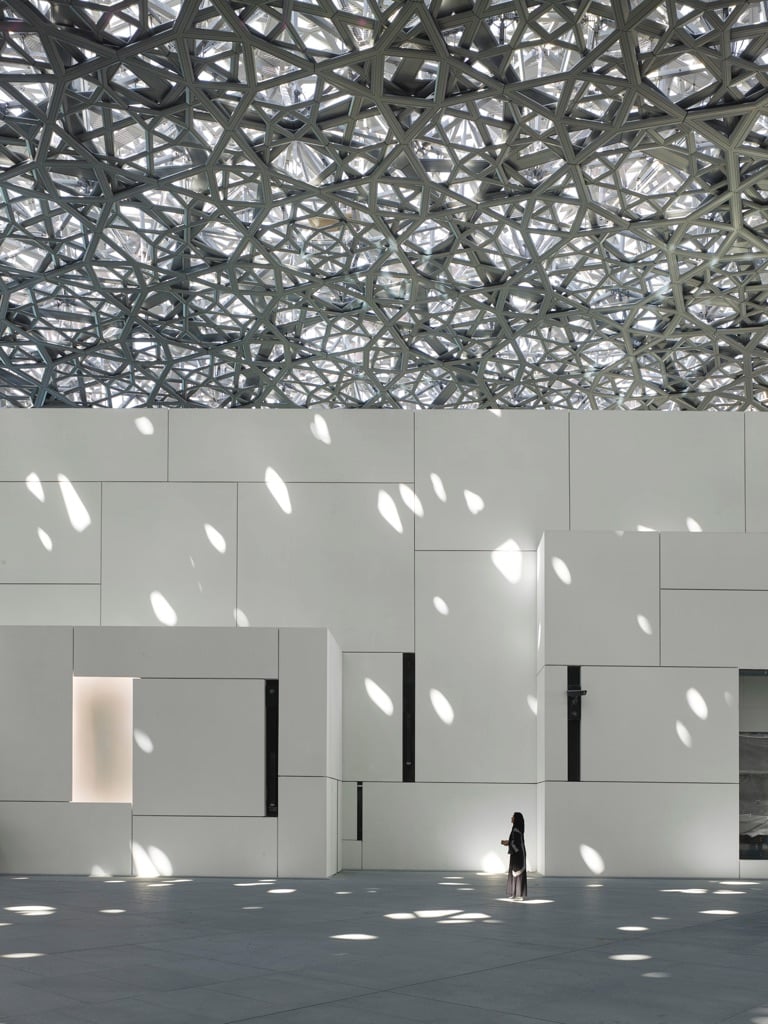 Louvre Abu Dhabi - Interior view © Louvre Abu Dhabi – Photography Roland Halbe