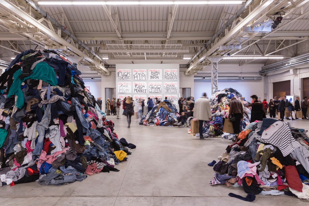 Take Me (I’m Yours). Exhibition view at Pirelli HangarBicocca, Milano 2017. Courtesy Pirelli HangarBicocca, Milano. Photo Lorenzo Palmieri