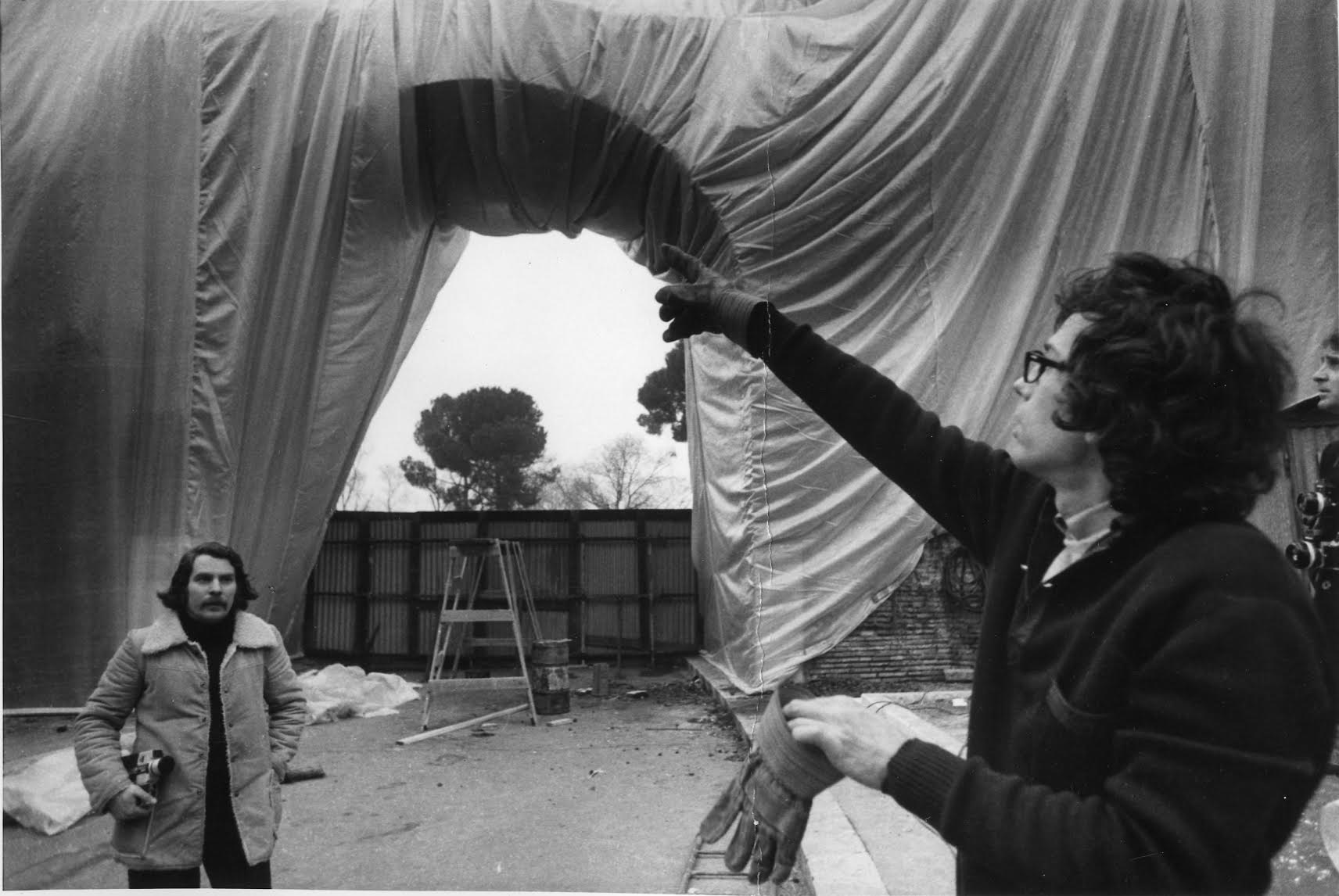 ∏ Porta Pinciana durante l'intervento di Christo, Il Museo del Louvre