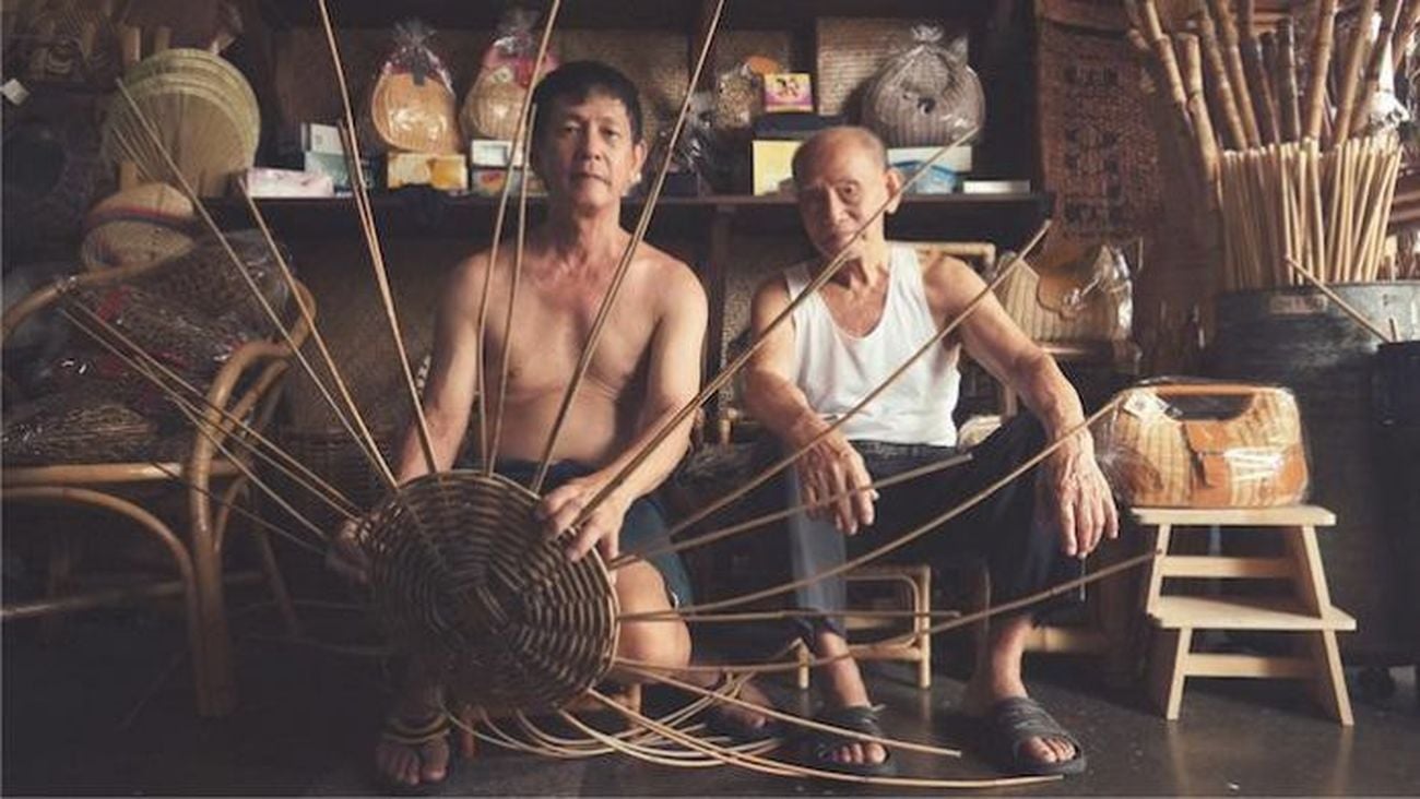 Vacation with an Artist. Rattan weaver Sim Chew Poh left and with his father master weaver Sim Buck Teik. Courtesy of VAWAA