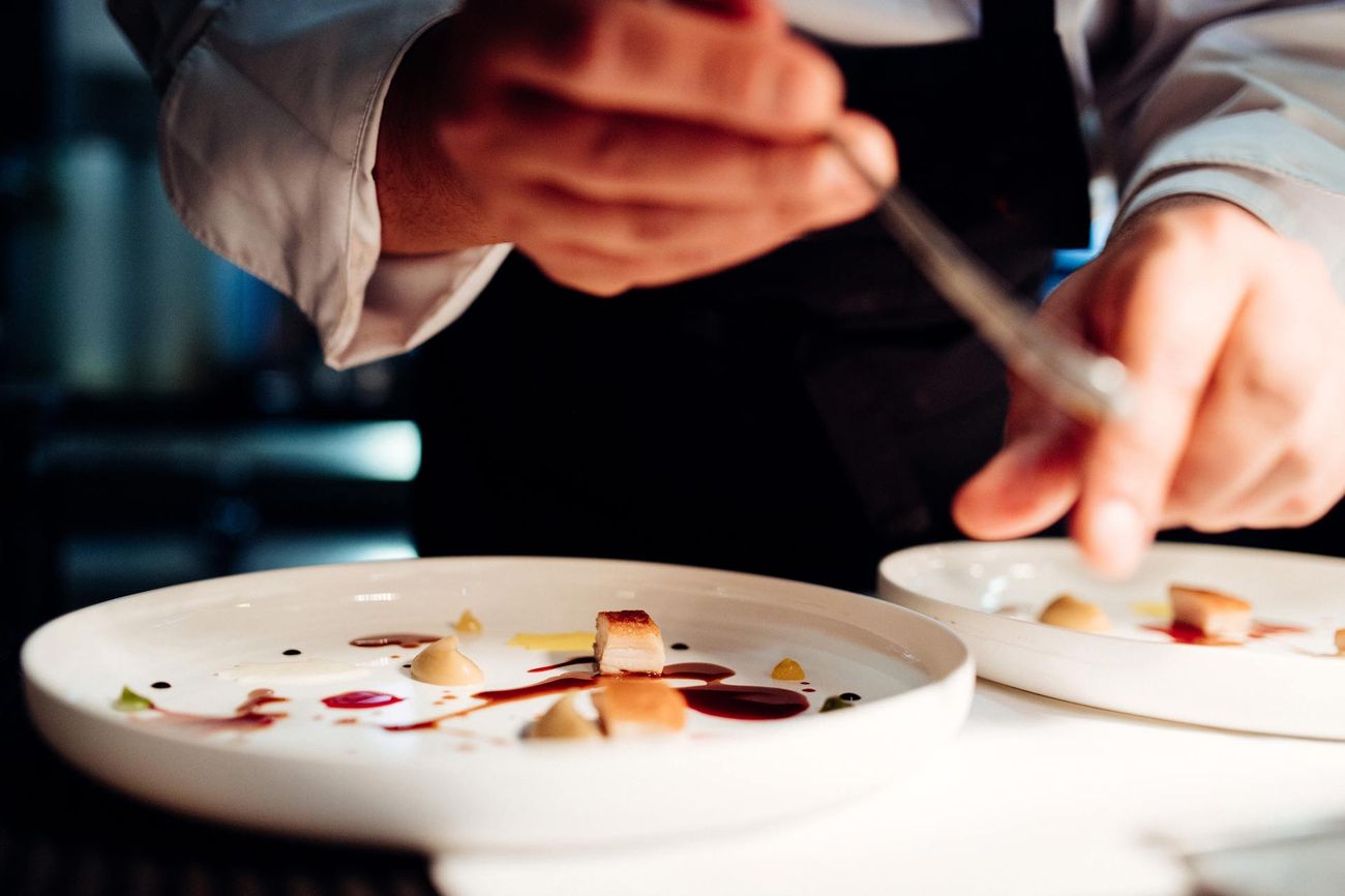 L'impiattamento all'Osteria Francescana di Massimo Bottura a Modena