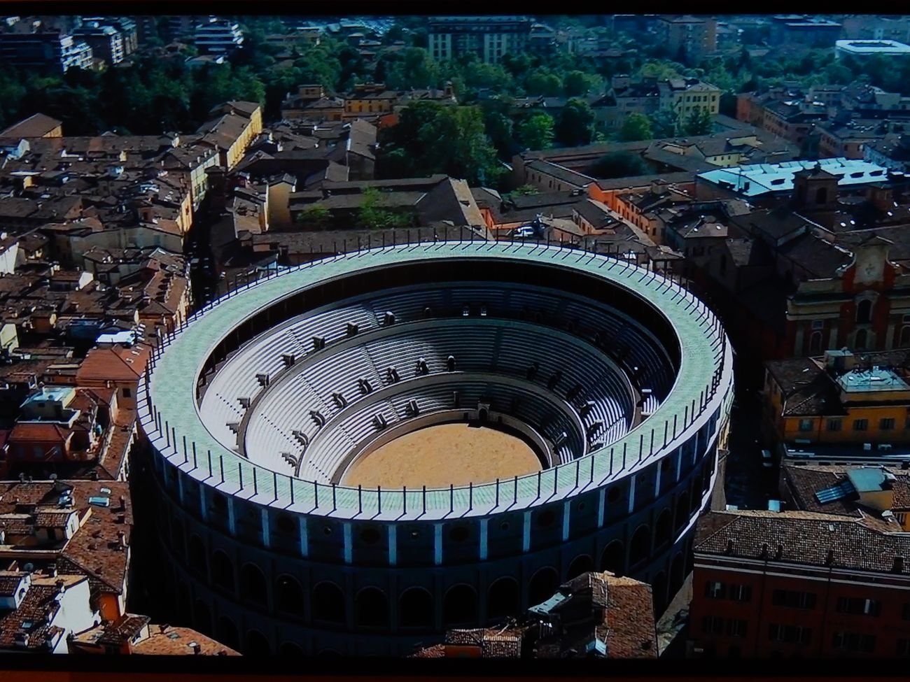 Ricostruzione virtuale di Mutina, l’anfiteatro romano ricostruito nella città contemporanea. A cura di Altair4 Multimedia