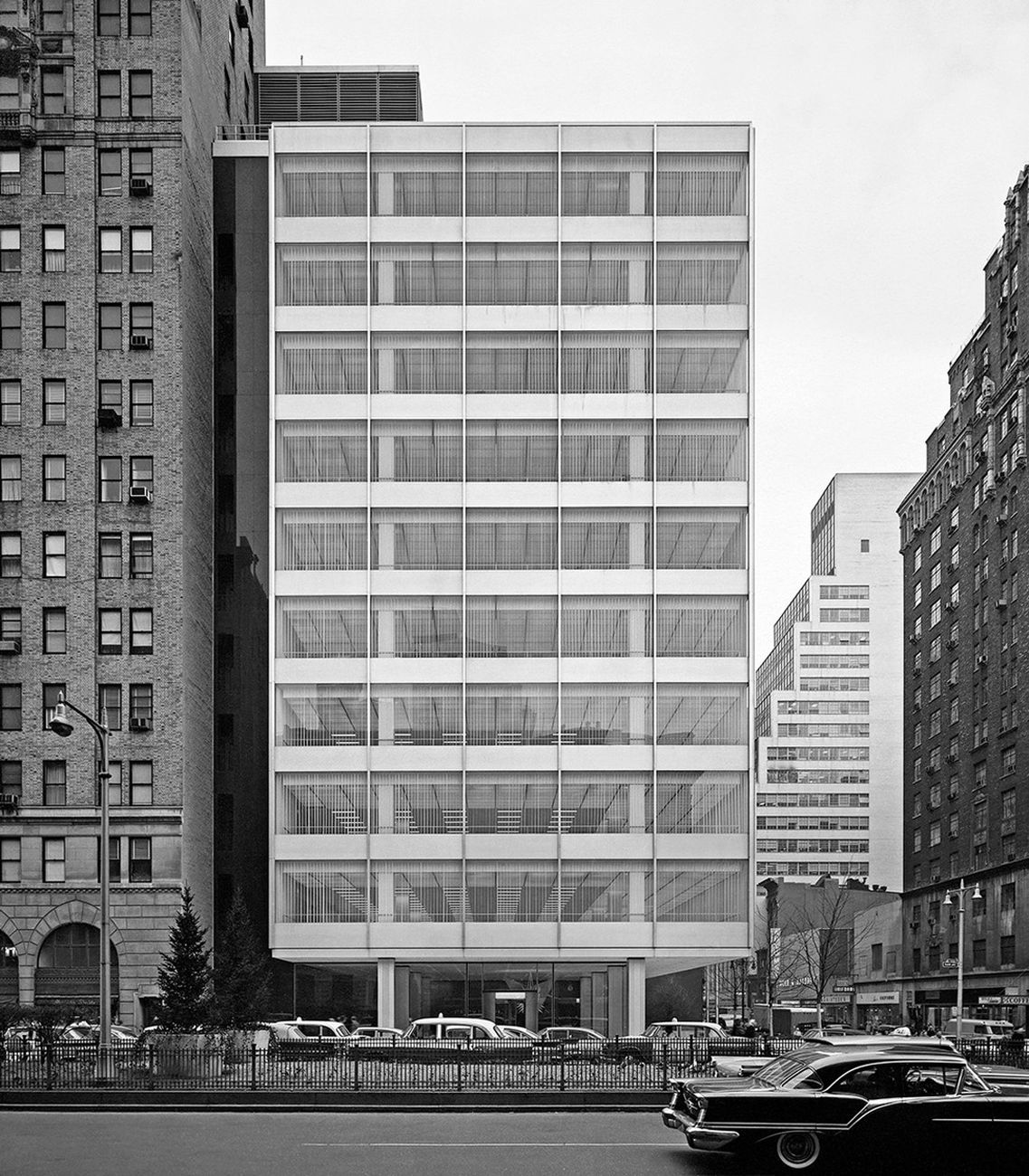 Skidmore, Owings & Merrill, Natalie de Blois (Senior Designer), Pepsi-Cola Headquarters, esterni, 1960, New York City. Photo Ezra Stoller © Ezra Stoller-Esto