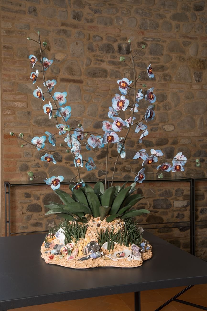 Bertozzi e Casoni, Disgrazia con orchidee blu, 2013