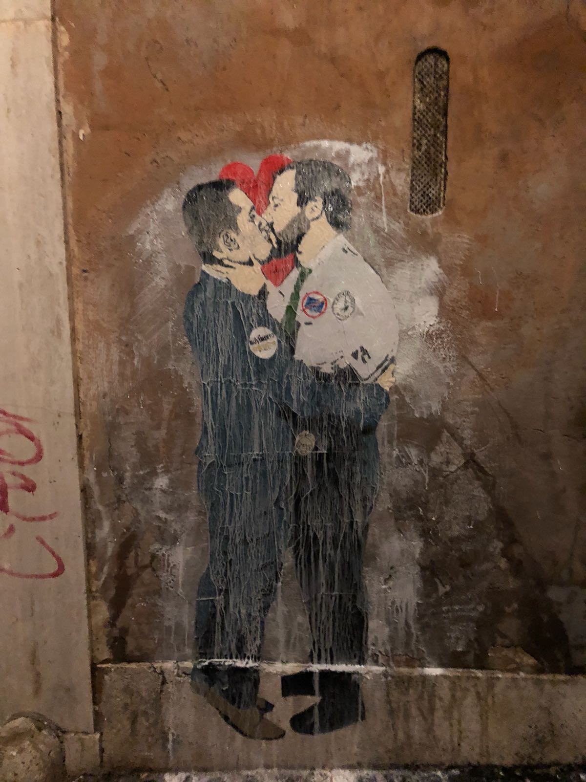 Il bacio tra Salvini e Di Maio firmato Tvboy, Roma, 2018