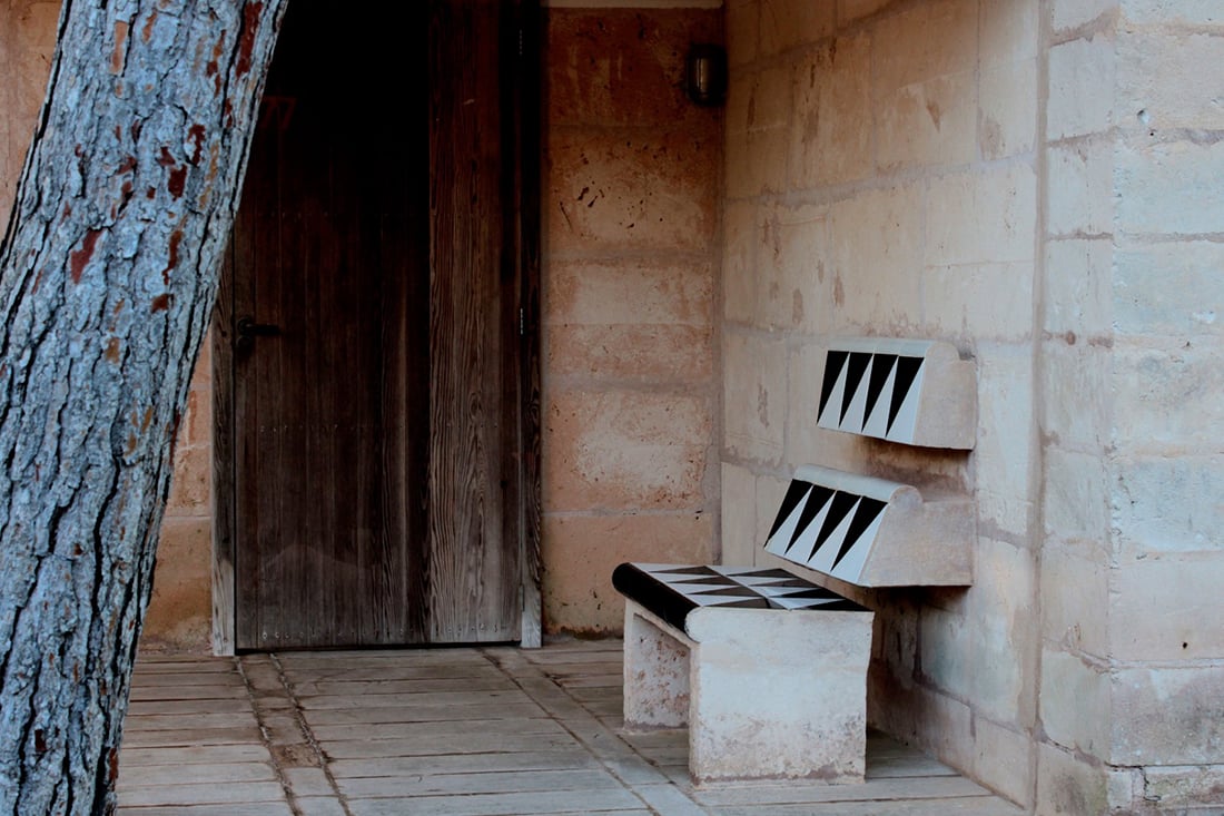 Jorn Utzon, Entrance seat at Can Lis Can Lis, Mallorca, 1973 photo Beatrice Pedrotti 