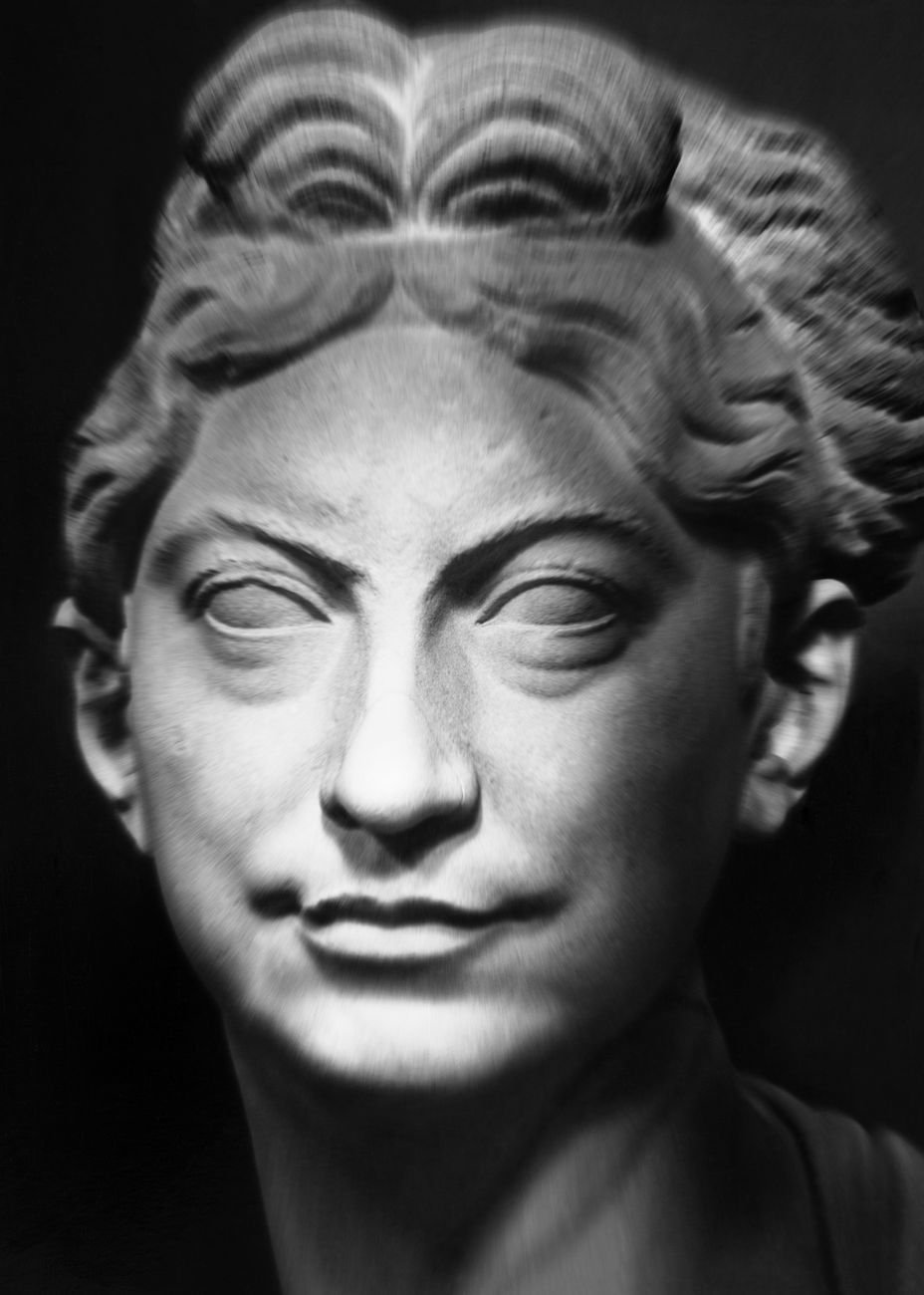 Mimmo Jodice, I volti della memoria, 2015. Museo Chiaramonti, Ritratto femminile. Musei Vaticani, Collezione d’Arte Contemporanea. Foto Mimmo Jodice © Governatorato SCV – Direzione dei Musei